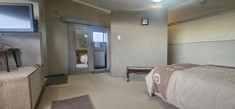7 Bedroom Property for Sale in Middedorp Western Cape